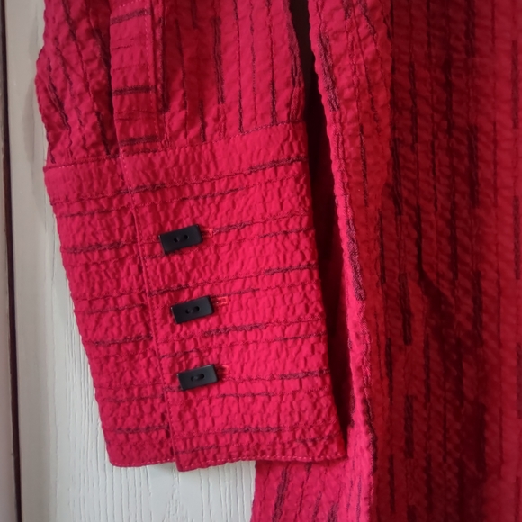 Red Habitat Top - Picture 4 of 4